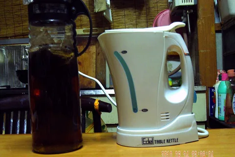 How to Get Rid of the Plastic Taste from a New Electric Kettle