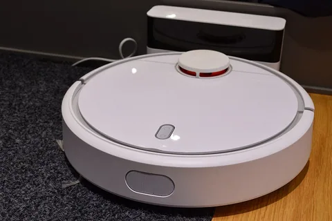 Robot Vacuum vs Stick Vacuum: How to Choose the Right One