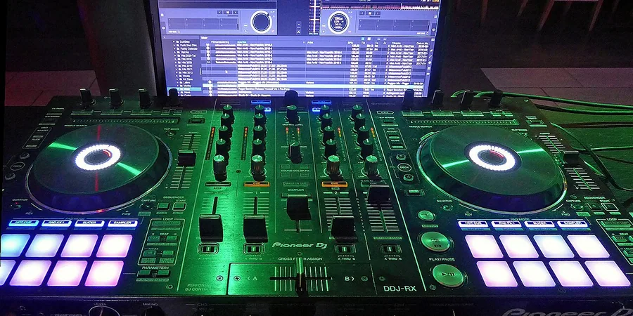 Top 10 Best DJ Controllers Reviews